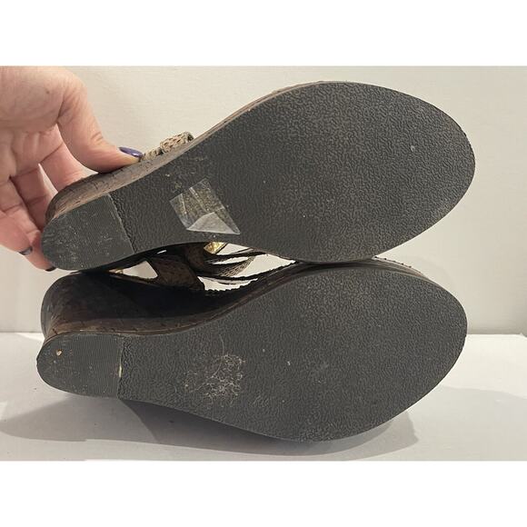 Fergie Womens Gladiator Strappy RUSHER Platform Dark Beige Tones size 10 - Picture 6 of 10